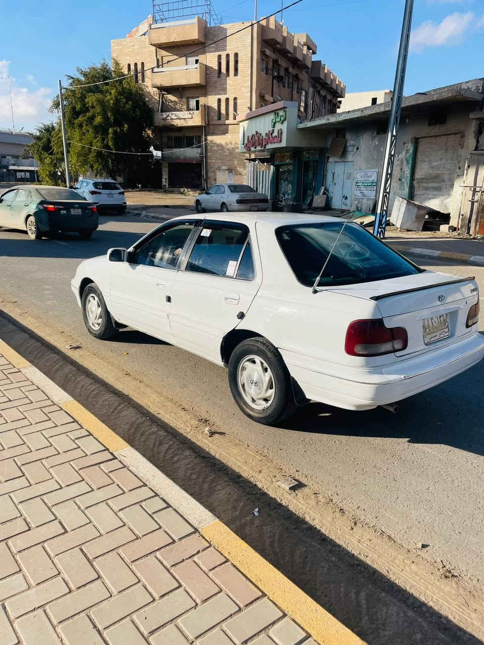 السلام عليكم — الحلال للبيع 
الانترا.  موديل ١٩٩٤.  محرك مفتوح. بسعر 37 وبيها مجال
محرك شرط    مكفول 
كير عادي مكفول   
السياره بيها صبغ احزام ابيعك عام بدون ضربه بدون خياس. رقم صلاح الدين الماني سنويه عضم عاج مشروع
مسجل سماعات  البلادي مالاتها  غرفت السياره كله بلاد
لايت بكلايت حاويه. صدر وتخم تاير جديد مشط وبور جديد تبريد ثلج تتفها نار ماسحات زراكات كله شرط
محرك مفتوح / وكير / وصدر. / وغرفه. /وكهربايات. /كله وضع بلاد   السياره جاهزها تشغل وتطلع   ناعمه بشكل 
مكان السياره تكريت القادسيه بسعر 37 وبيها مجال 

***********
***********
