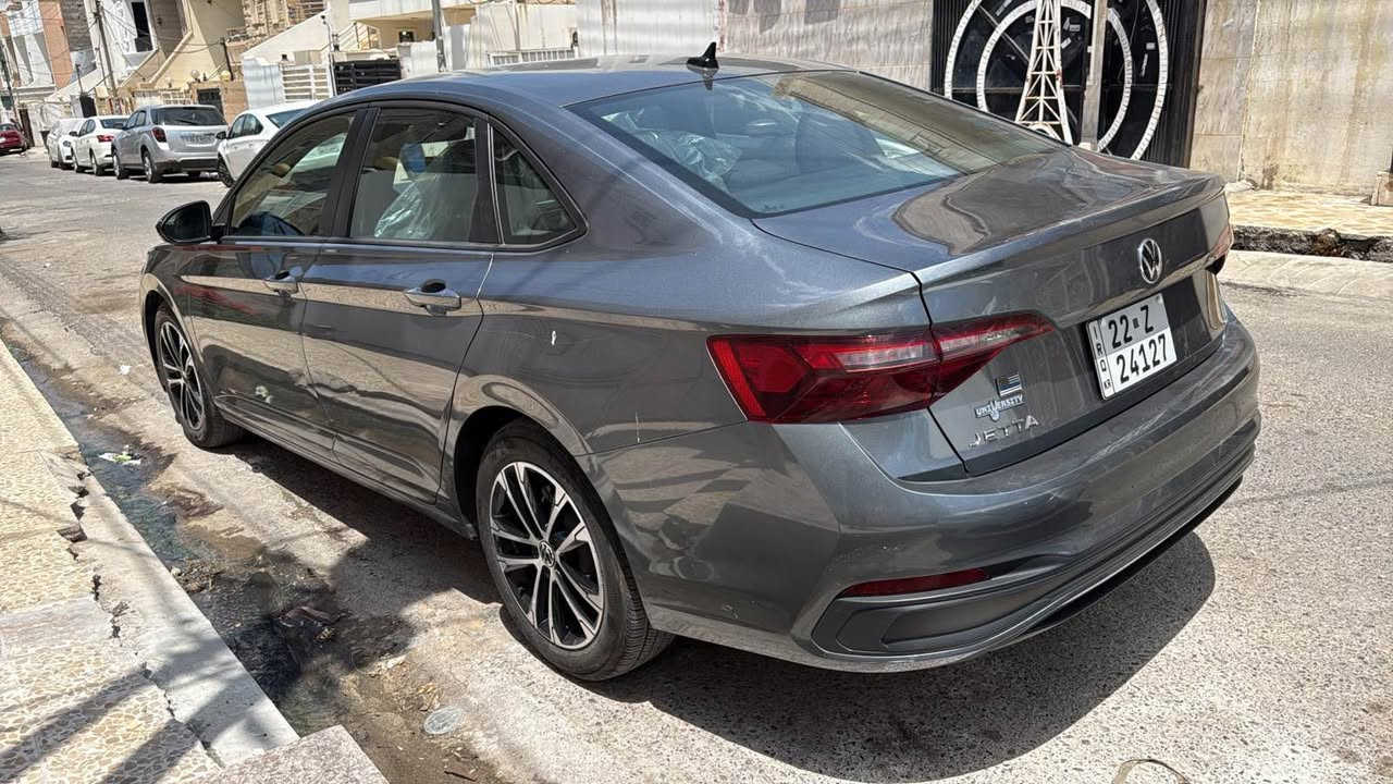 Jetta 2024 S Sport 
ماوەی ڕۆشتن ٤٢،٠٠٠ کم 
چوار پارچە کلێری ئەمریکا 
بەبێ داخلی و بەبێ ئێرباگ 
داخلی و ئێرباگ بوڕغی بانەدراوە 
سەقفی تۆزەک شەپۆلی هەیە 
باقی سەیارەکە دەعامی لۆ دەعامی بەشەرت 
مەکینە ١.٥ تۆڕبۆ 
گێچ ئەلیکترۆنی 
ئاوێنە کارەبایی 
کوشینەکانی پێشەوە هیتەرە 
نرخی ١٣٨$ وەرەقە و مامەڵە
شوێن هەولێر 
***********
عربي 
🚗 جيتا 2024 (Jetta S Sport)
السعر: 138 ورقة ($13,800) وبيه مجال ومُعاملة
الموقع: أربيل
📌 تفاصيل ومواصفات السيارة:
المسافة المقطوعة: 42,000 كيلومتر.
المحرك: 1.5 توربو (1.5 Turbo).
الشاشة/العداد: كيج الكتروني (ديجيتال).
المرايا: تحكم كهربائي.
الكراسي: تدفئة بالكراسي الأمامية (هيتر).
🛠️ حالة البودي والفحص (بشرط الفحص):
الصبغ: 4 قطع كلير بأمريكا (بدون صبغ داخلي).
الإيرباج: سليم 100%، الإيرباغات والداخلية ما مصلحة ولا ملعوب بأي برغي.
ملاحظة البودي: السقف بيه شوية موجات خفيفة (شەپۆل).
باقي السيارة: بشرط الدعامية للدعامية (مكفولة من كلشي).
*********** أربيل, العراق
