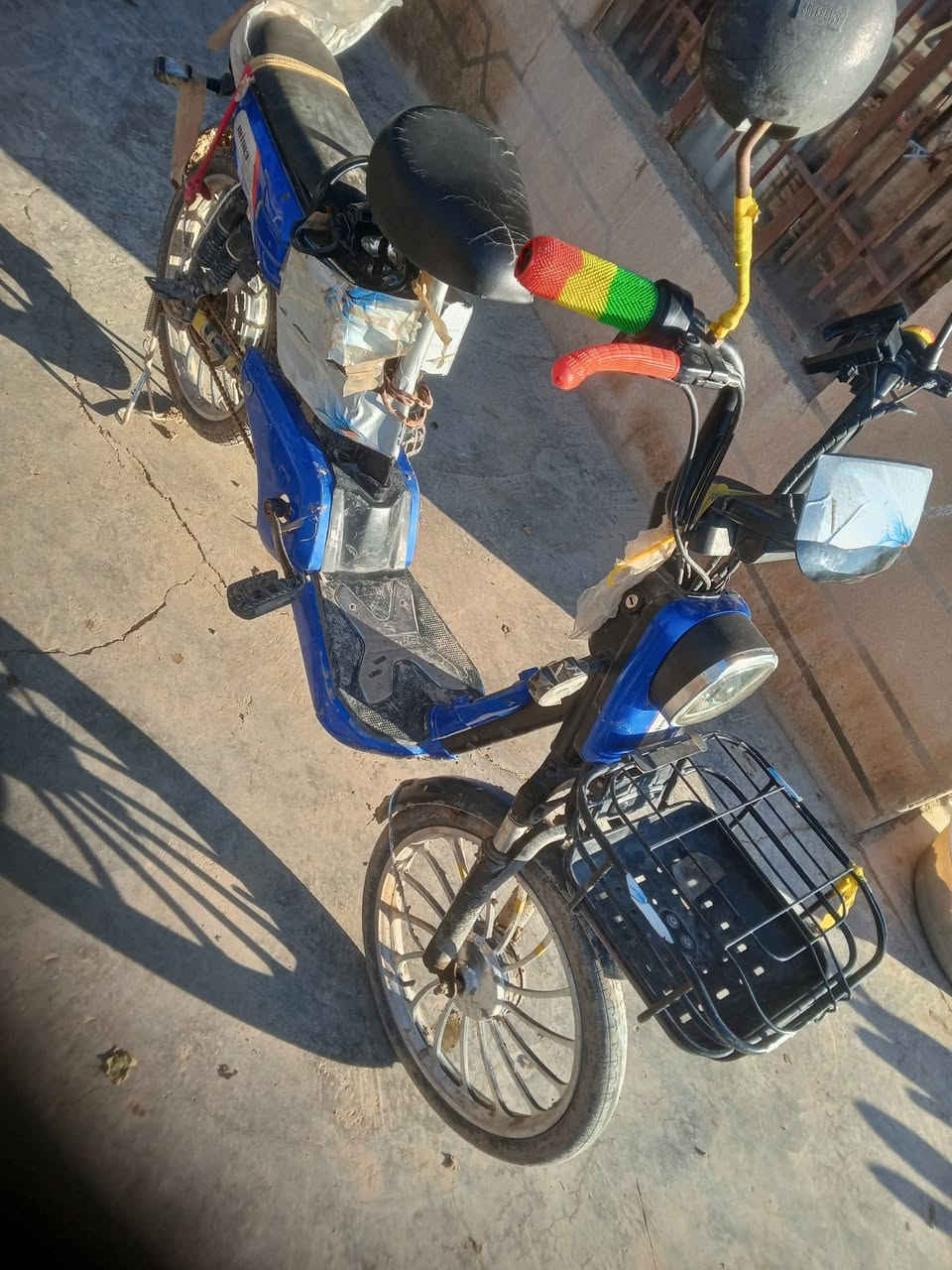 بايسكل شحن للبيع يريد باتريات السعر 150الف وبي مجال***********

