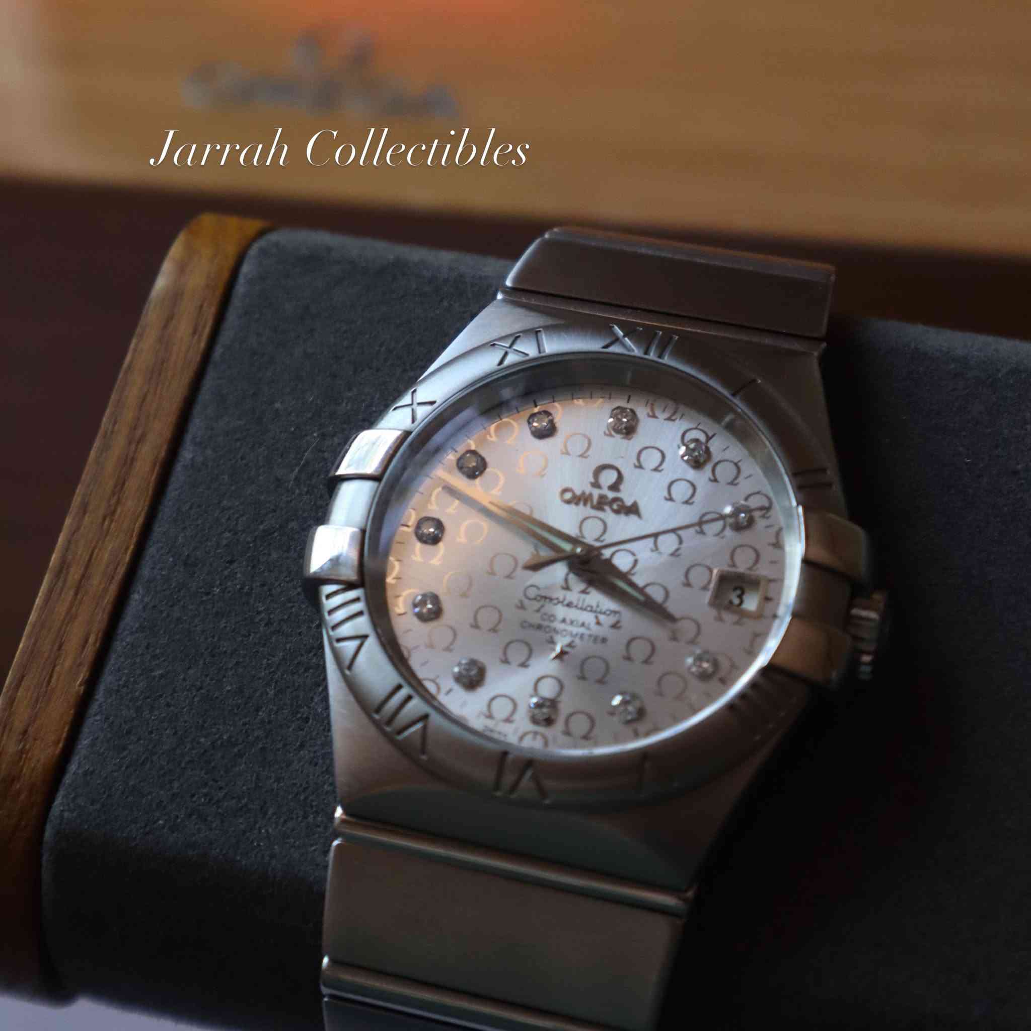 OMEGA Constellation Double Eagle 💎Special Diamond Logo Dial Ω  
تحفة من آجمل تحف اوميغا كونستليشن بميناء الماس مميزة 💎Ω

▪️Ref. 123.10.35.20.52.002 الموديل
▪️Size: 35mm Without Eagles الحجم
▪️Automatic Cal.2500 اوتوماتيك 
▪️Diamond logo dial 💎 
▪️Sapphire Crystal جامة زفير 
▪️Full Links سير واسع 
▪️OMEGA wooden box & booklet مع علبة و كتيب

▪️Price: 2000$ - 1420 JD

The especially dramatic and enduring design concept of the OMEGA Constellation line is characterized by its famous “Griffes”, or claws, and striking dials.
This model features a silver dial decorated with the OMEGA logo in an aligned pattern, diamond-set indexes and a date window at the 3 o’clock position, and covered by a scratch-resistant sapphire crystal. The bezel, with its engraved Roman numerals, is mounted on a 35 mm stainless steel case, and is presented on a stainless steel bracelet.
This timepiece is powered by the Co-Axial calibre 2500, visible through the sapphire crystal caseback.

COPYRIGHT NOTICE: We are not affiliated with any brand. All watches are original and pre-owned (used).

‎إشعار حقوق النشر: نحن لسنا تابعين لأي علامة تجارية، وجميع الساعات أصلية ومملوكة مسبقًا (مستعملة).

#Omega #omegawatch #omegawatches #omegaconstellation #diamond 

Jarrah Collectibles ©️


**إذا كنت صاحب هذا الإعلان وتريد حذفه لأي سبب، رجاءا أرسل رسالة إلى الدعم الفني**