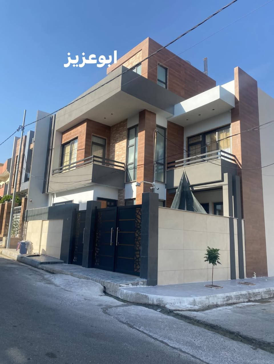 الحمدالله تم إكمال صبغ الواجهه وصبغ صفحه البيت بماده وتر ستوب وصبغ  البيتونه من الخارج وصبغ ستاير السطح وصبغ منور وصبغ الأبواب  وهذا الشغل أمامكم  وان شاءالله ينال إعجابكم للاستفسار على الرقم ***********
