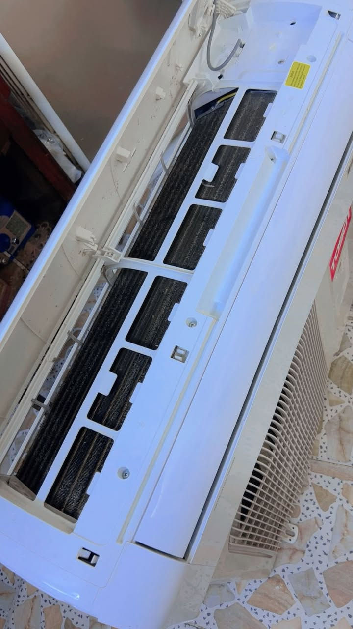 السلام عليكم اخوان سبلت للبيع نوع توسوت الاصلي  واحد طن السبلت بعده جديد مستعمل قليل نظافه 90/100 كامل مكمل غاز مفول وعل فحص تبريده ثلج ☃️❄️🧊 تدفئه نار 🔥🐦‍🔥❤️‍🔥 السبلت راديتراته بعدهن صفر السبلت مغسول وجاهز بس شد مع كامل ملحقاته بواري جديد بل كارتون وايرات قاعده ريمونت السبلت بلادي مكفول من فتحت البرغي 
السبلت تاخذه من باب بيتي وبي ضمان عل فحص 
التوسوت معروف بتبريده ودفعه القوي 
السعر : 275 وبي مجال بسيط 
للاتصال : ***********
الموقع : بغداد شارع فلسطين
