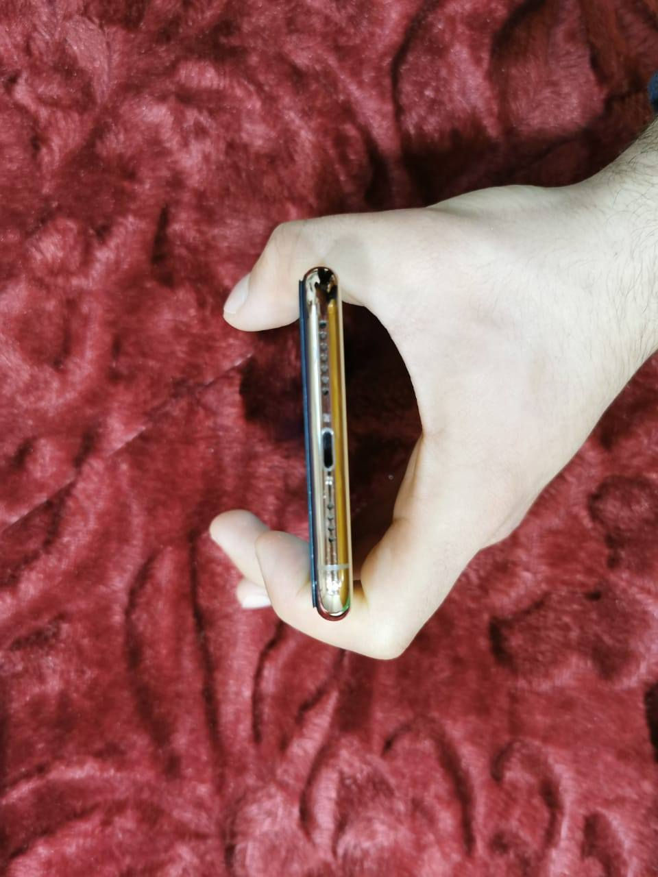 ايفون 11 برو ماكس بلادي 
نظيف جدا 
ذاكره 64
بطارية 79 بلادي 
نموذج M/J نسخة اليابان 
مكاني موصل ايسر
***********
