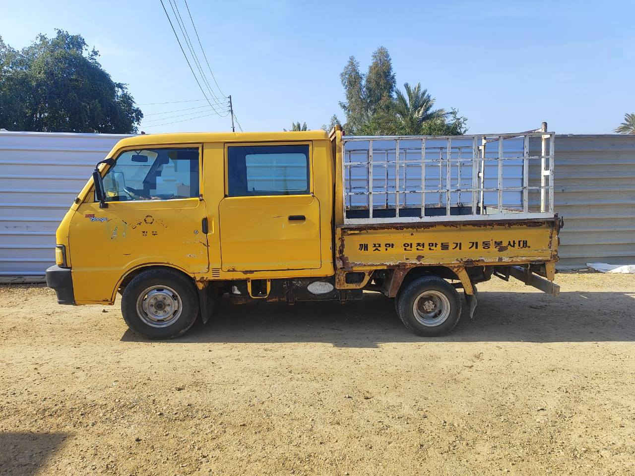 سلام عليكم..... بنگو دبل قمارة موديل 95 لون اصفر بلادي رقم بغداد مشروع وطني بأسمي تحويل ثاني يوم ..كاملة من كلشي.. شاصي مكفول.. محرك ..گير ..باور ..كهربائيات كلة جديد غرفتهة مرتبة ..السيارة مال جناي..... ملاحضة بس البدي شويه بي خياسات مكان السيارة بغداد اليوسفية رقم الهاتف ***********   سعر 45 وبيها مجال بسيط
