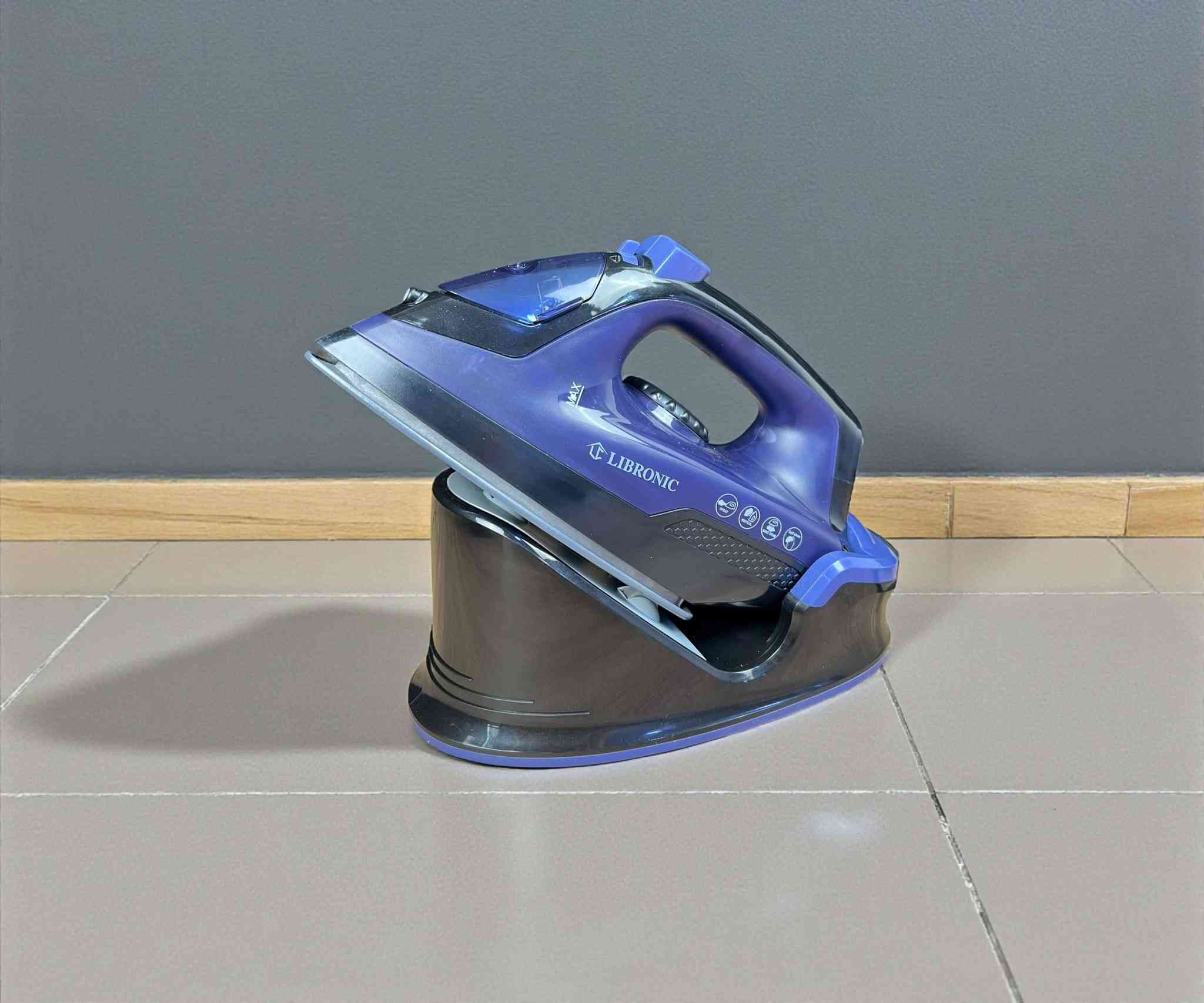 مكواة بخارية لاسلكية ماركة LIBRONIC

الميزات:

قاعدة ثابتة للتسخين مع مكواة محمولة تمنح المستخدم  السهولة والراحة أثناء الاستخدام

تدفق قوي للبخار

قاعدة كي  من السيراميك

وظيفة التشغيل الجاف ومع البخار

ضخ بخار بشكل عمودي وأفقي

خاصية التنضيف الذاتي

خاصية الحماية من الحرارة المفرطة

مؤشر للتحكم بدرجة الحرارة

الطاقة: 1200 واط

ضمان لمدة سنة من تاريخ الشراء

سلك كهرباء من الكتان بطول: 1.5 متر

أبعاد الجهاز: الارتفاع: 26 سم  عرض الجهاز 9.5 سم

كوب إضافي لملء الخزان

رمز الباركود: الماني
للحجز ***********
سعر30
