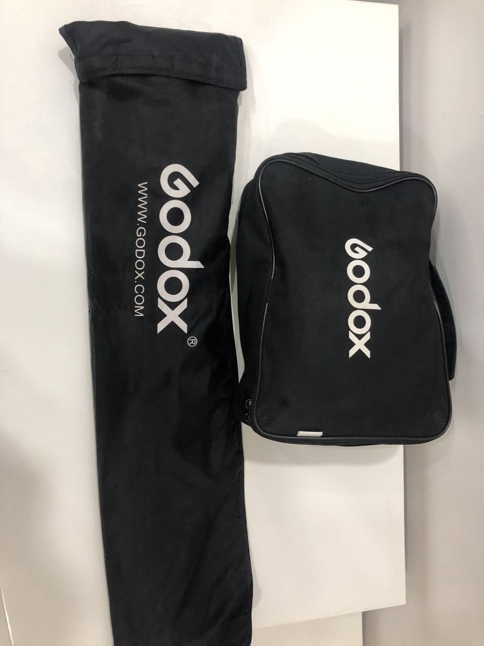 كانون 60D للبيع

 مع عدسات و فلاش و ترانزميتر بلوتوث و  ستاند ثلاثي للكامرا و ستاندات 3 للفلاش

الكامرا و ملحقاتها مشتريها من هولندا ميديا ماركت  عدا العدسة 18-135 من اربيل - استخدام قليل للهواية.

كامرا 60D  السعر 400,000

عدسة كانون 50MM  السعر 150,000

عدسة كانون 18-135MM السعر  150,000

عدسة Tamron 70-200mm f/2.8 DI  السعر 400,000

عدسة Tamron 17-50mm f/2.8 DI  تحتاج تزييت... السعر 150,000

فلاش Flash canon 580ex ii  السعر 200,000

ترانزميتر speed light transmitter ST-E2  السعر 100,000

جنطة كامرا و ملحقاتها السعر 50,000

حامل فلاش godox flash holder  السعر 25,000

الملحقات: عواكس عدد 3 ما بين كبير و وسط نظيفة جدا و ستاندات فلاش عدد3 و ستاند كامرا ...سعر كل الملحقات 125,000

الكامرا و ملحقاتها موجودة باربيل - للاتصال ***********
