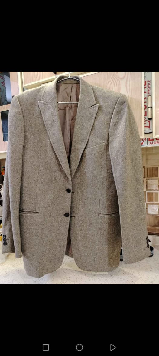 سترة اخت الجديدة استعمال قليل لون رصاصي على بيجي منشأ تركي قياس 48 السعر 30 بيهة مجال بغداد الحبيبية *********** يوجد واتس اب بغداد, العراق
