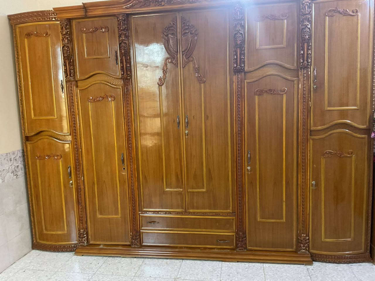 سلام عليكم غراض للبيع ميز طعام جديد لوك مرمر 150 أو تخم جديد اب150او كنتور باب اول تزكام 950وبيهن مجال ***********
