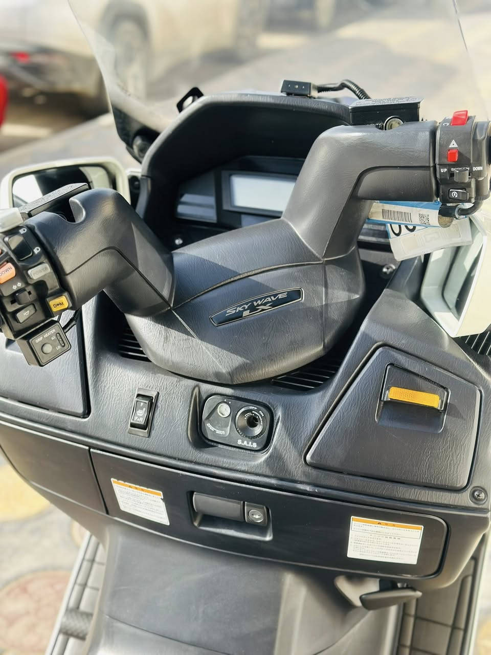 من رخصه الادمن
سكاي ويف 650 فول مواصفات واحد عله واحد موديل 2012 شاشه حمره ماشيه 28 حقيقي مكان الدراجه واسط / كوت للاستفسار الاتصال عله *********** الدراجه كفاله عامه من كلشي كير ومكينه وكفر
