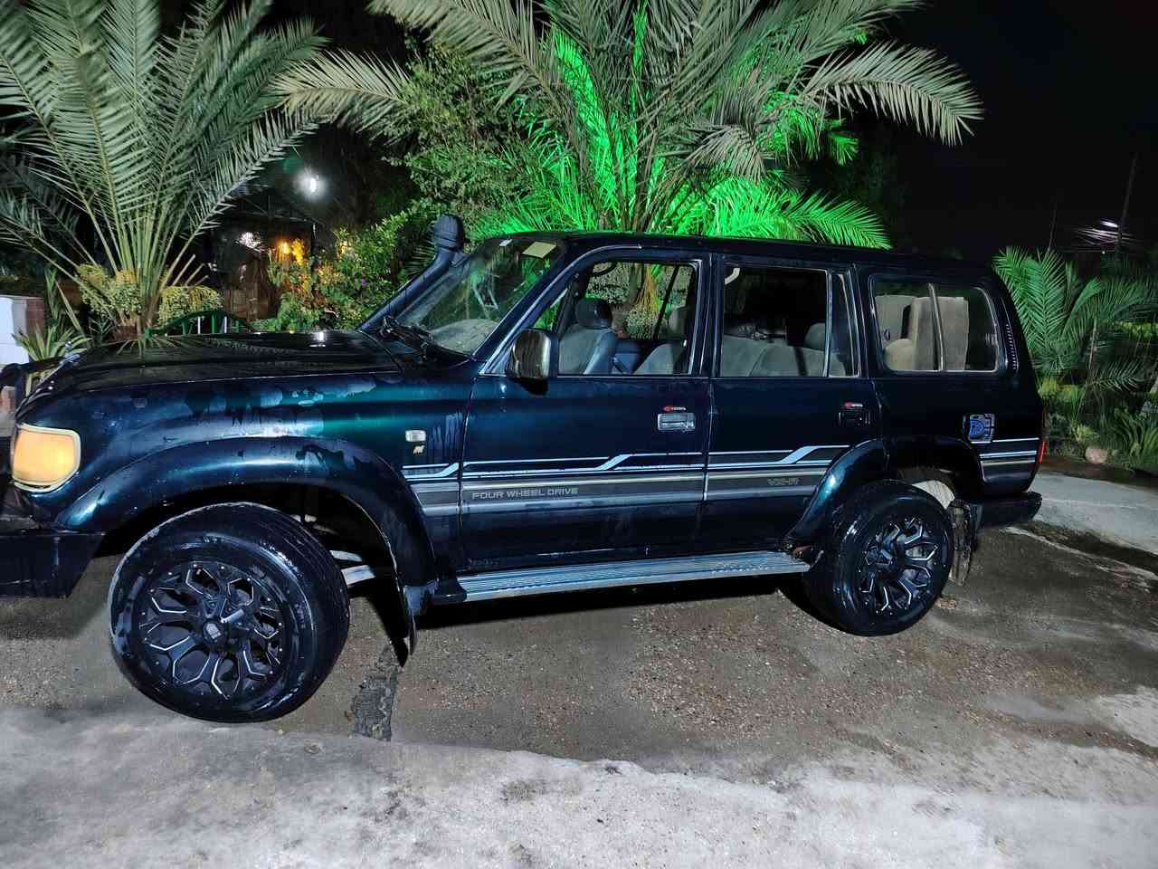 السلام عليكم اخواني لاند كروز vxr موديل ٩٣ محرك ٤٠٠٠ وان يو زت ٨ سلندر محوره جديد تحويره كامله دبل سبير دبل تانكي سياره جاهزه بلاديه بدون صبغ ويلكب حديث تخم تاير كهربائي سيارات كله شغاله نواقصه تبريد ودوشمه  بسمنه رقم دولي جديد مكانه بغداد رقمي ***********
