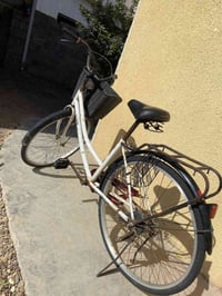 بايسكل للبيع السعر 65 وبي مجال الرقم للاستفسار 07506576899