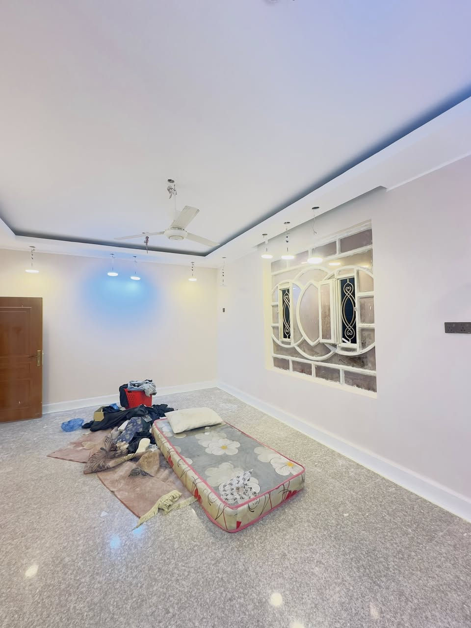 خلفه متفرغ لعمل كافة أنواع الديكورات والأصباغ 
*********** ناصريه مركز.
