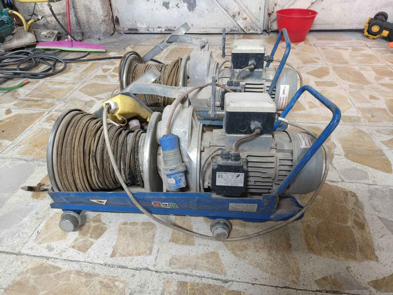 ماطور وينج نحاله للرفع مواد البناء الحمولة ٥٠٠كيلو إيطالي طول السلك ٤٠متر الرقم *********** وتساب
