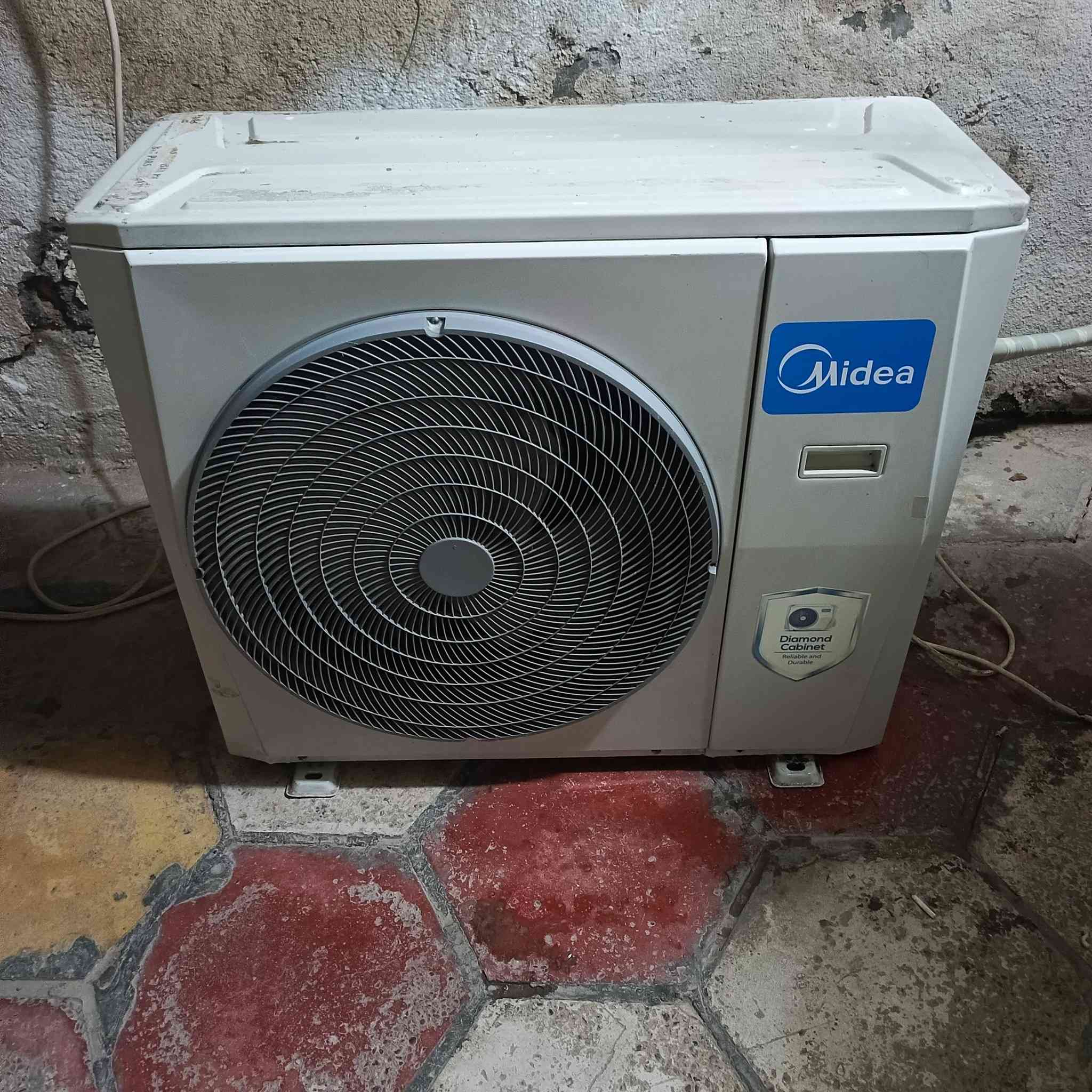 سلام عليكم سبلت 3طن ومكيف ثنينهن ميديه ابلاديات مكاني بغداد العامريه ***********
