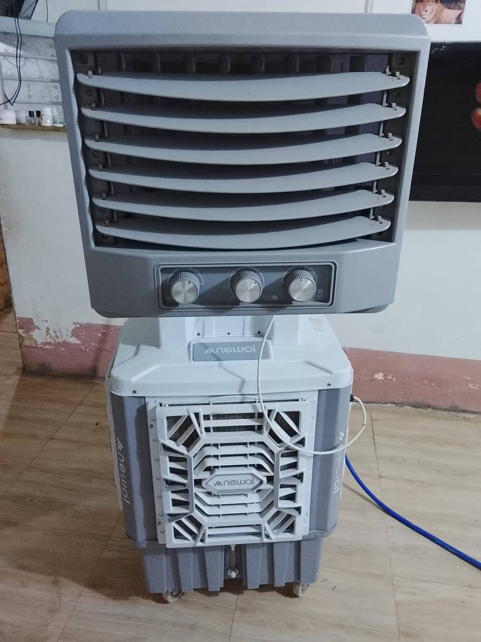 للبيع نضيفه كلش  استخدام قليل  اقل من موسم السعر 230 وبيهه مجال اهواي الرقم للتواصل ***********
