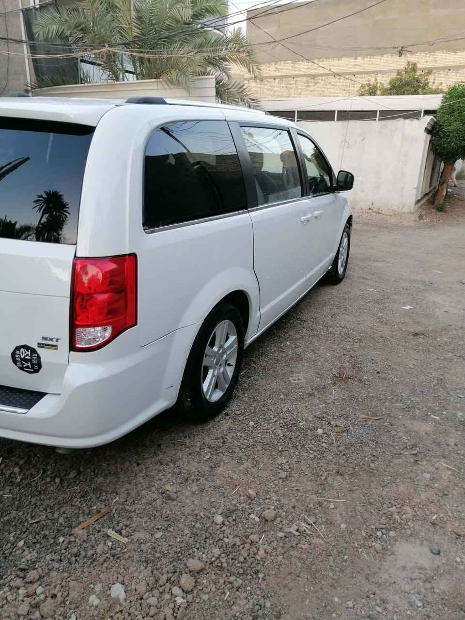 دوج كرفان موديل 2019
✅مواصفات SXT
✅بيبان كهرباء 
✅جنطة كهرباء 
✅داخل اسود  
✅كشنات جلد 
✅شاشة 
✅كاميرة 
✅نضام ECO
 
السيارة  مثل الصورة  بدون نقص و جاهز و نضيف 
سنوية جديد لوحة جديد هزة جديدة 
حدادية تخم تاير جديدة 
گير محرك شرط ما مفتوح 
للاستفسار السعر 
مكان السيارة بغداد 

تفاصيل اكثر اتصل 
***********
