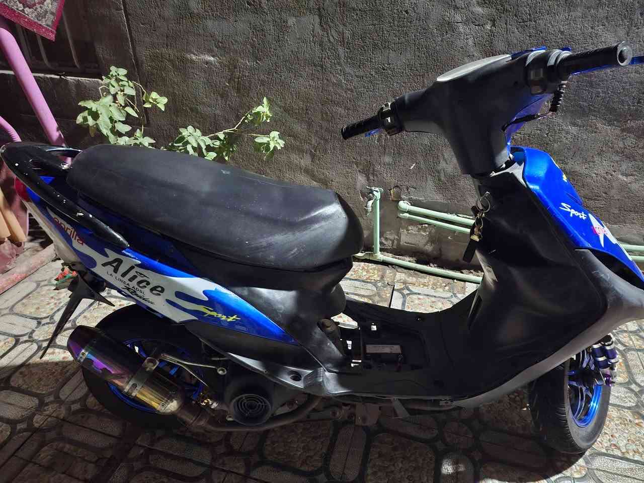 السلام عليكم ورحمته الله وبركاتهُ

دراجه ياماها ماكس 
RS100CC SCOOTE

دراجه مزوده تزويد خارجي بل كامل وشويه داخلي 
 
💙 التزويد الخارجي :

🔹️ كِفرات لو سمائي 

🔹️وياله تزويد نجمه ازرك 

🔹 ️قبق عمبار تزويد لون ازرك 

🔹 ️يدات بريك لون ازرك تزويد

🔹️ دبل تزويد ازرك رياضي ابو بطل داخلي 

🔹️ دبلات اماميه زويد ام البطل ازرك

♦️  ستانه تزويد 7 الوان

💥  صالنصه رياضي 7 الوان حلك عريض 

🟡  قطره دهن لون ذهبي
 
         دشبول بلونين 
🔷️  لون ازرق
🔶️ لو برتقالي

التزويد الداخلي :

⚫️   شوته 4 ولفات

🟢  كابريتر  AHE PD22J

🟢 روله اصليه بلادي AHE 250 طول ذراع 88.5mm 

🟡  بوشه او سلندر بلادي 49 TMMP

🟡  كَور او راس سلندر بلادي TMMP سحب 22 و العادم 20 

  كلجات رياضي

🟢  الامامي كلج رياضي AHE
 
🟡  الخلفي FCS تايواني 

🟢  قايش اصلي كتان AHE

♦️ملف كامل ( وليس ابو ربع )

      بلك رياضي سبع الوان 

♦️ راس بلك رياضي تايواني احمر

  ضفيره جديده اصلي درجه اولى 

دراجه مجفته جديد ومتكامله مابيه اي نقص ولا برغي من تاير للتاير ومناقصه غير نواعم 
شغال كلشي بيه من وكهربائيات لاتنقيص ولا تبخير ولا اي صوت يطلع منه تجي تشوف وتفحص وانطيك ضمان لاتطفي بيك بشارع ولا شي ومتفيلسه على 
 كيج. فلر بل سحب 0.15mm و عادم 0.13mm

 السعره ب660 الف

للتواصل 

مكاني : بابل / سده الهنديه 

رقمي : ***********

يوزر حساباتي 

انستكرام  : j_ha200

 تلكرام     : j_ha200
