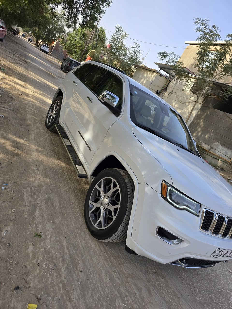 السلام عليكم جيب أوفر لاند اعلى فئه 2020  فول مواصفات 1/1 السعر ( 280 )وبيها مجال شي قليل وماكو هيج سعر مكانها بابل رقمي ***********
***********
حادث جاملغ وبنيد سطحي فقط الباقي مكفول 
مواصفات فول /  فتحه سقف / شاشه جبيره /جنطه شفط
كشنات جلد ومخمل / كشنات ثنين كهرباء / رادارت خلفي وجانبي 
مري شفط / كشنات تدفئه + تبريد  سياره جديده وجاهزه 
 بالخير على الياخذها رقم بابل الجديد وهزه جديده تحويل مباشر
