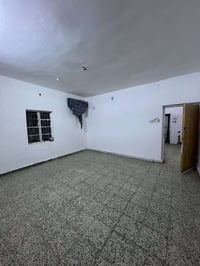 بيت مساحه 120 متر غرفتين نوم واستبقال ومطبخ وكراج وحديقه الايجار ابو د...