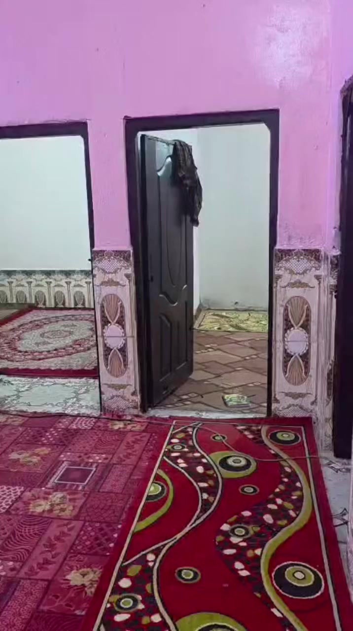 بيت للبيع بل هارثه حي سيد الشهداء قرب جامع النباء العظيم ٢٥٠ متر يتكون من ٣ غرف منام وهول وديوانيه ومطبخ ومشتملات زراعي  بل قرب منه مستوصف ومدرسه وعياده متكامله منطقه حلوه هادئه يبعد عن شارع بغداد ١٠٠ متر السعر ٣٥ مليون وبي مجال للاستفسار اتصال ع رقم ***********
