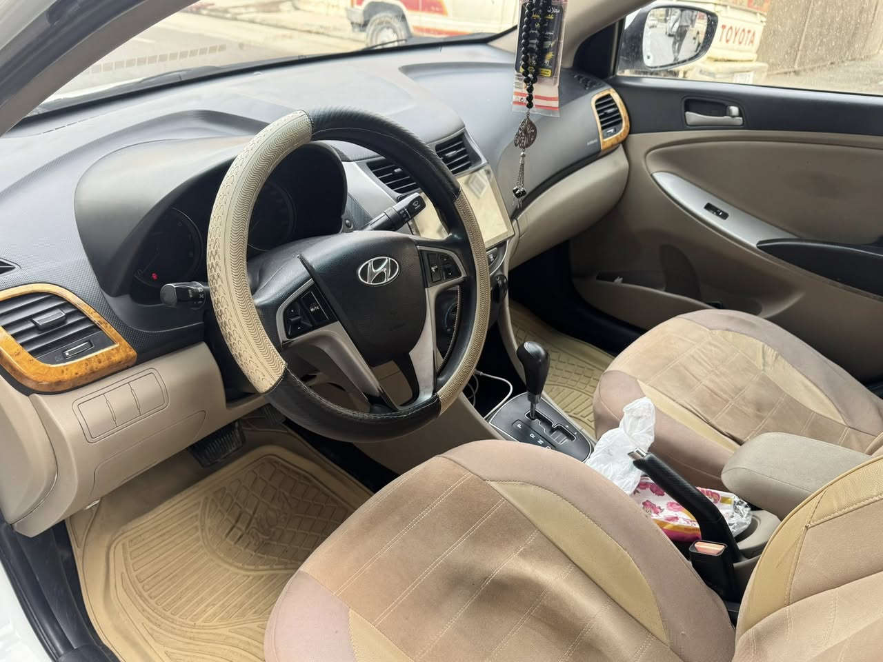 أكسنت موديل 2015 وارد كوري مكينه 1600 بسمي شرط التحويل بيها جاملغ الأمامي فقط  فول مواصفات فتحه بالسقف أشاير بالمري 5 ويل كب تحكمات استيرن السيارة جاهزه خير من الله
السعر 120 للاستفسار الأتصال 
***********
