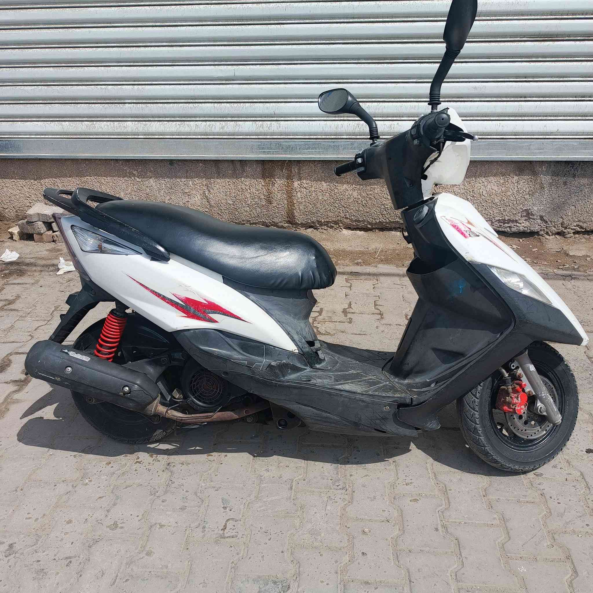 دراجه ثعلب اخت الجديده كهربائيات كلها شغاله السعر 450وبيها مجال مكاني رحمانيه الجعيفر 
***********
