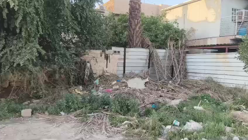 قطعة ارض مساحة 75 متر واقع حال 80 متر زراعي سند 25 
بصف الشارع التجاري سعرها مناسب العنوان منطقة الري قرب الشباب ***********
