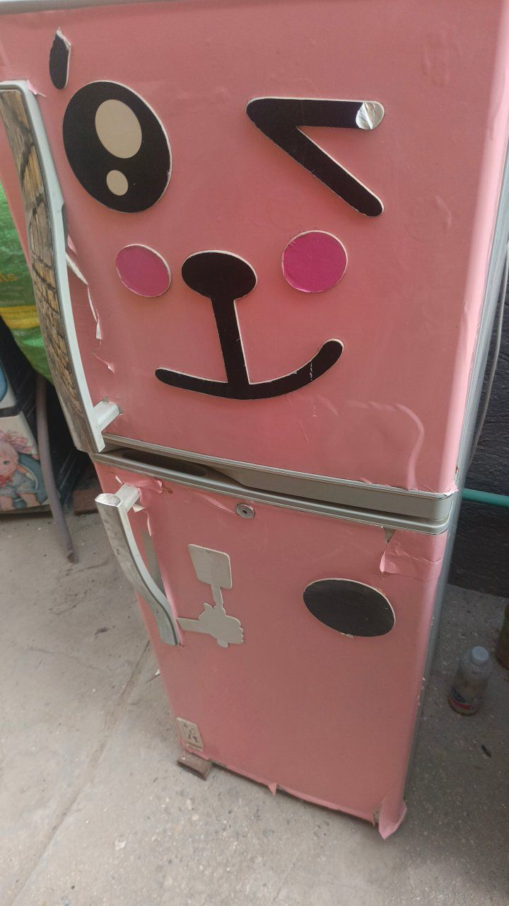 السلام عليكم ثلاجات للبيع حجم كبير وصغير عدد اثنين كبيره شغاله وسط عوزه ماطور ثنينهن ١٥٠ الف مكان هاشميه اتصل ***********
