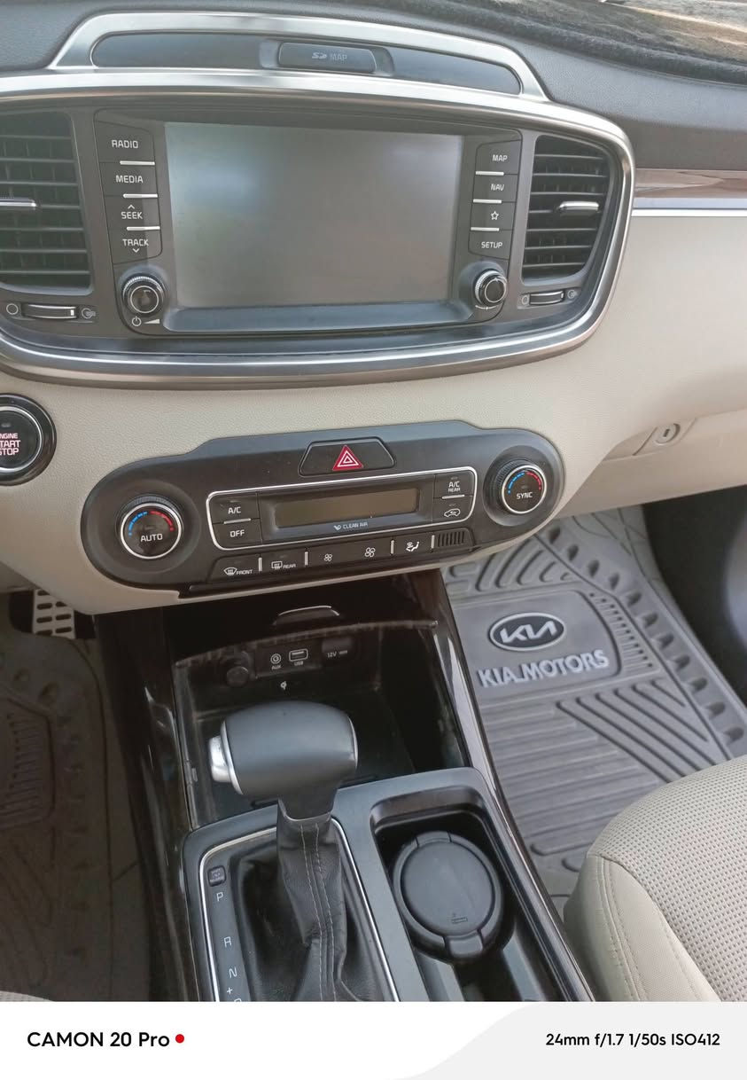 السلام عليكم 
للبيع كيا سورنتو موديل ٢٠٢٠ رقم بغداد انكليزي السنويه لل ٣١
ماشيه  ١٠٤ السياره خليجي محرك ٦ سلندر 
بيها بابين عكس السائق صبغ بدون دواخل أثر صفار.. المحرك مفتوح رواجز ورنكات اشتغلته بشركة موبس وكاله السياره حلوه ونظيفه .. السعر
٢١٥ ورقه 
مكان السياره الفلوجه 
***********
***********
***********
