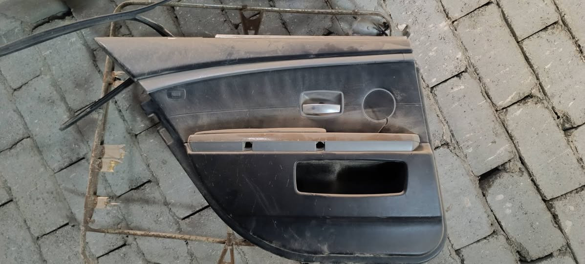 السلام عليكم بيبان باخره مال السايق والخلفي والخلفي بي ماطور جام  نظيفات مكاني ديوانيه ***********4
