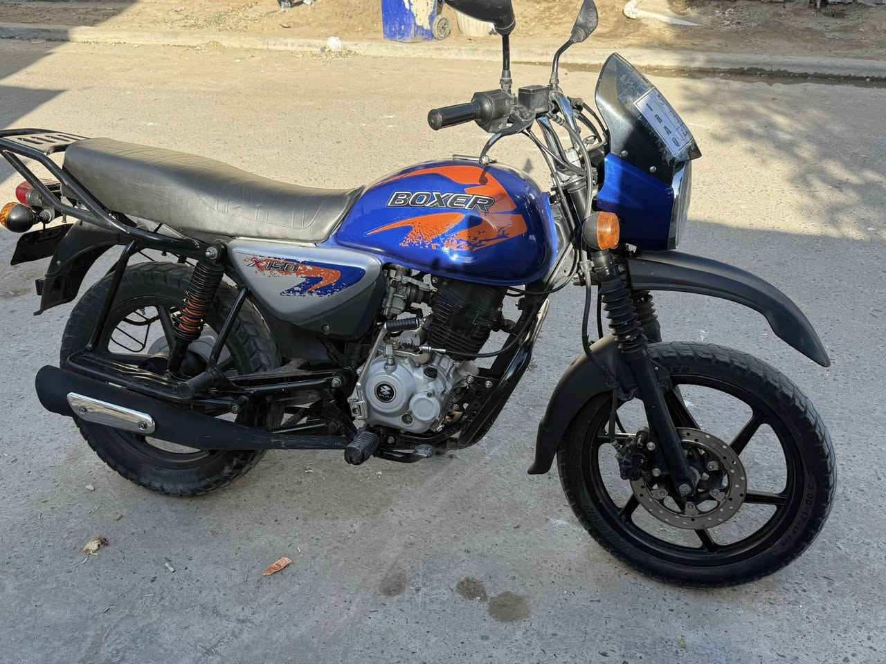 بوكسر رقم وسنويه تحويل ثاني يوم مديل 23 لدراجه خير من الله مجفته مره وحده  للبيع مكاني شعب حي البساتين ***********
