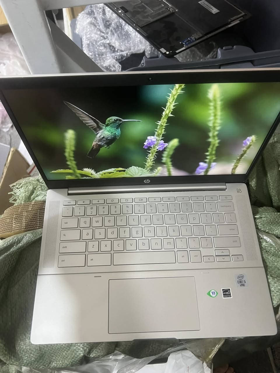 السلام عليكم لابتوب 
بيع فقط 
جيل عاشر حديث السعر فقط ١٥٠ الف 
13.5 FHD display 
Core i5 1065U
Ram 8 GB
HARD 64 SSD اكو هم مكان ميموري 
كرت شاشة Intel UHD 
WINDOWS 11 pro 
السعر فقط ١٥٠ الف. بسعر لابتوب جيل ٣ 
مع شاحنه اصليه اج بي
