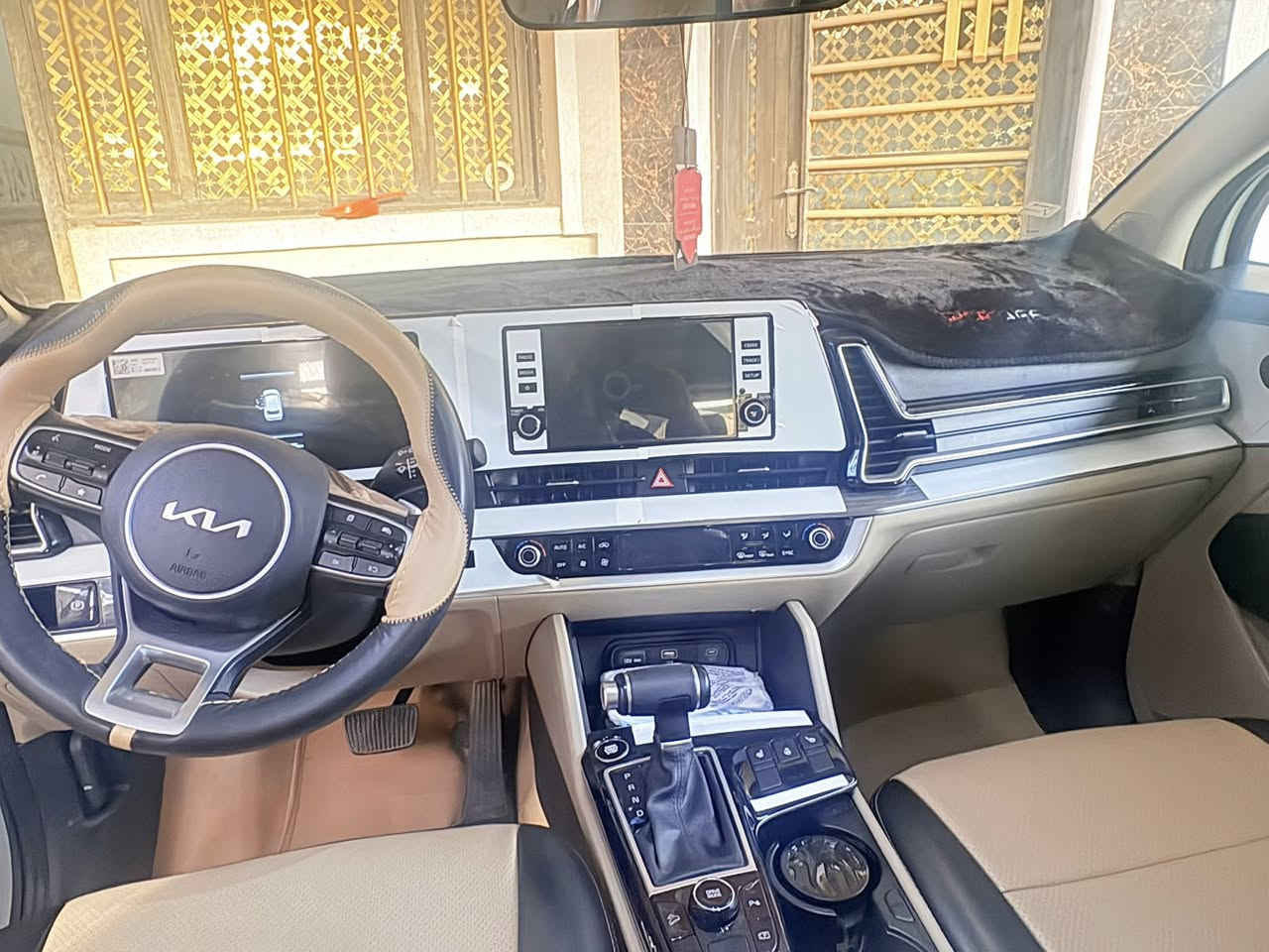 السلام عليكم ….سياره سبورتج موديل ٢٥ فول مواصفات ١/١ بانوراما
رقم اربيل 

تجميع سلوفاكيا …

سياره نظيفه جديده 

ماشيه 4000  كيلو 

المحرك 2000  دوش 
ويل كاب 19

وارد خليجي 

الداخل فول مواصفات تحكم ستيرن وبصمه تسغيل 

وبيها مواصفات بعد 

السعر ٣٧  مليون وبيها مجال بسيط للشراي 

رقم صاحب السياره 

***********
