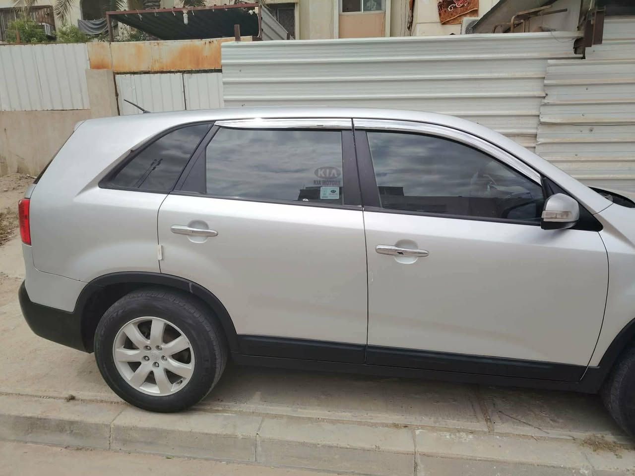 سلام عليكم عندى سياره سورنتو موديل ٢٠١١ محرك ٤سلندر دفع رباعي وسياره بأسمي ورقم سياره انكليزي ورقم سياره بغداد وتخم تاير جديد وسيارة من باسمي مكانه بغدا د بسمايه ورقم الهاتف ***********
