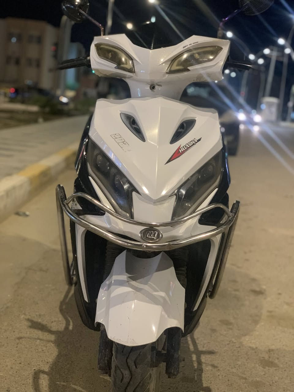 دراجه جامبو حديث
لون ابيض كهربائيات شغاله سلف هندر 
دراجه نضيفه سعره ٧٠٠ 
مكاني ناصريه مركز 
***********
