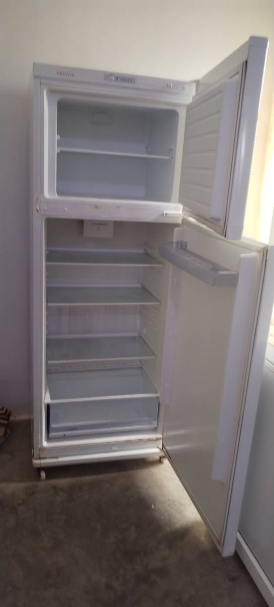 مجمده مع ثلاجه مع طباخ للبيع جلولاء مدخل سيطرت المعسكر هاتف *********** وات ساب متواجد ملاحضه علما نشتري مستعمل ونراوس كل شيء خناقين, ديالى
