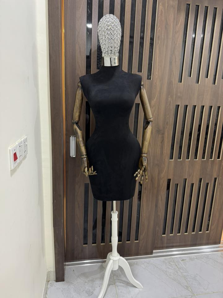 جديد غير مستخدم السعر ٢٠٠ وبيه مجال بسيط شراي *********** مكان بغداد ماعندي توصيل
