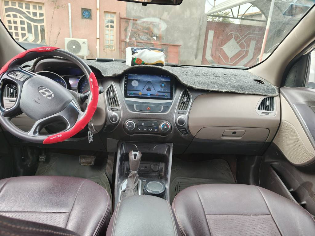 السلام عليكم 
سيارة هيونداي توكسان
موديل 2015
خليجي 
رقم بصرة بأسمي
تحويل مباشر
مكفولة كفالة عامة 
ماشية 72 الف 
تحكم ستيرن
اشارة بالمرايات 
السيارة احلى من الصور 
السعر المطلوب 165
*********** البصرة, العراق
