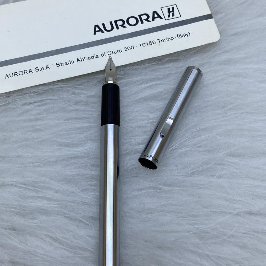 AURORA
قلم أورورا
حبر
ايطالي المنشأ اصلي
ستانلس ستيل
ريشة (سلاية) ذهب ابيض خالص عيار 14k
حجم الخط M
انتاج سنة الثمانينات
جديد غير مستخدم
للاستفسار المراسله على الخاص او الاتصال بالرقم ***********
يوجد خدمة توصيل داخل بغداد و محافظات
