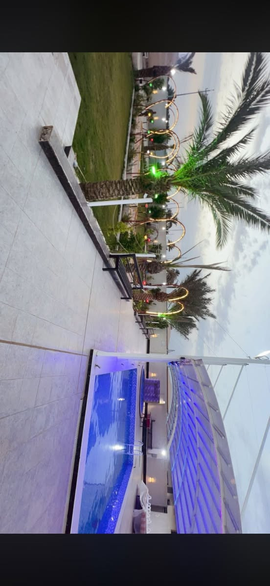 اهلا وسهلا بكم
منتجع كهرمانه بلد
يتوفر حجوزات ايام العيد الفطر المبارك
يحتوي هذه منتجع 
غرفتين نوم مكيفه ❄️ 
وصاله كبيره
مطبخ كامل من مستلزمات 🍽️🍴
يحتوي على صحيات داخليه وخارحيه
مسبح للكبار 🏊‍♀️
مسبح للصغار🏊‍♀️
تحتوي على بليارد +منضده +فيشه 2🎱🏓
حدائق2 كبيره 🪴
العاب للكبار 🎢
العاب للصغار
يوجد ماء حلو 🚰
انترنيت فول مجاني 
كهرباء ٢٤ ساعه
كراج داخلي للسيارات
للتواصل والحجز عل ارقام تاليه 
***********
***********
