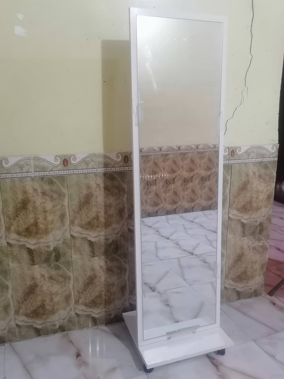 للبيع مرايه ستاند السعر 35 الاتصال ***********
