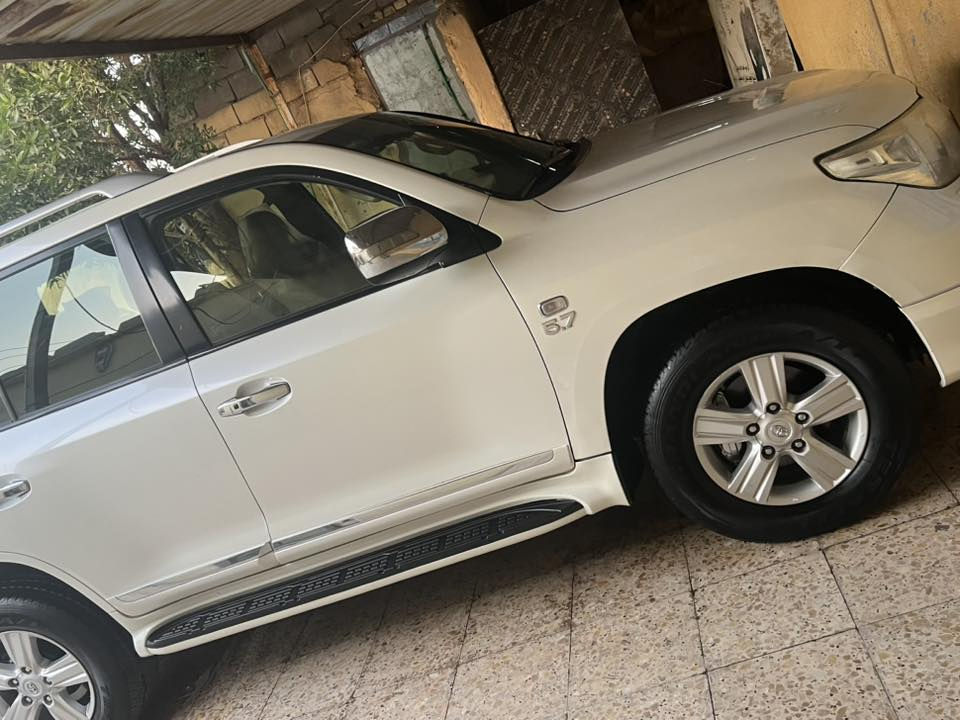 السلام عليكم لاندكروز بريم ستينية
محرك‏ سلندر (  8v )2011
رقم بغداد دولي هزه وسنويه جديده فول مواصفات 
بيهة  صبغ(3)قطع بدون ضرر داخلي  سيارة جديدة وجاهزة ما بيه اي نقص محرك كير مكفولات صدر امامي خلفي جديد تخم تاير جديد  للاستفسار السعر305$ اتصال 📞
*********** ورقة مكان بصره
