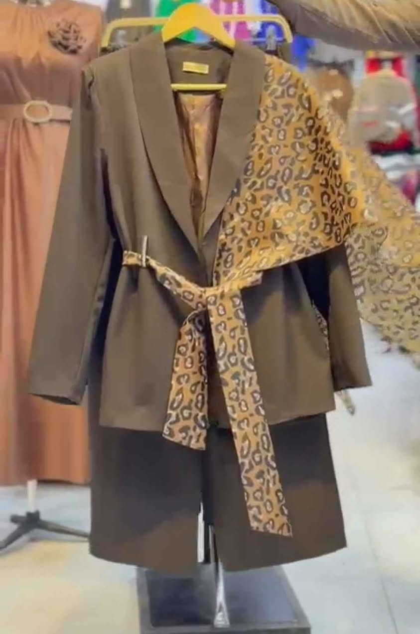 طقم ، خامة دابل تركي
. 
القياسات: 38 ،40 ،42 ،44 ،46 ،48. 

السعر ٣٧ الف
توصيل5 الاف بغداد, العراق


**إذا كنت صاحب هذا الإعلان وتريد حذفه لأي سبب، رجاءا أرسل رسالة إلى الدعم الفني**