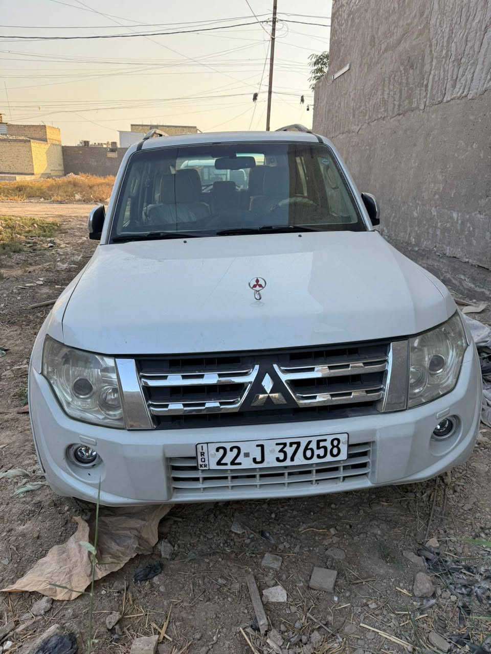 باجيرو موديل 2014 كفاله عامه مكينه وكير بلاديات على وضع الوكاله سبير لوك
تخم تاير برجستون ياباني جديد 
صدر جديد شركه 
ماشيه 142 السياره بسمي شرط تحويل أو وكاله السونار مرفق بالصور بيها بس بارد بالباب الخلفي والباقي كفااااله السعر 188$ وبيها مجال حق الجيه
مكاني الشعب الثعالبه  
للاستفسار : ***********
