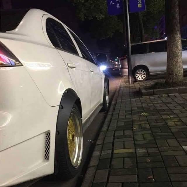 هلال بهذا الشكل تخم كامل 4 قطع  جدد لوگ ماعرف ليا سياره مكانه فوق الجاملغ مثل ما واضح بالصوره 
الي يفيده يكتب سعر


**إذا كنت صاحب هذا الإعلان وتريد حذفه لأي سبب، رجاءا أرسل رسالة إلى الدعم الفني**