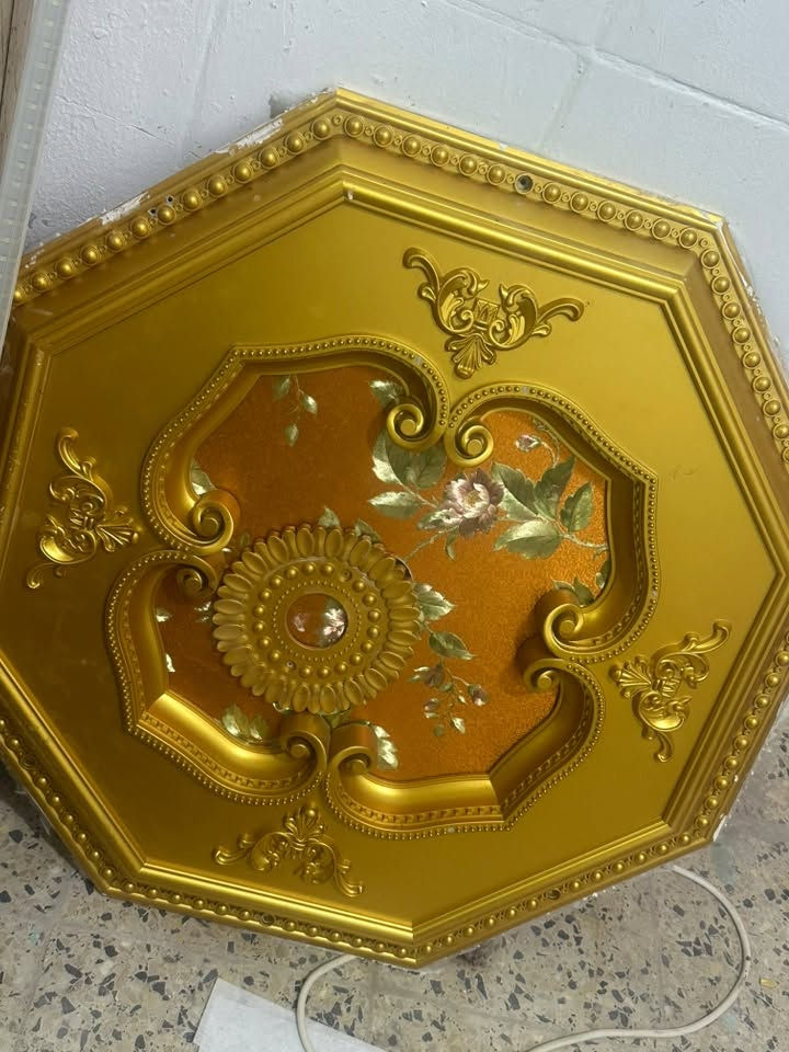 السلام عليكم قيم واخذ سقف ثانوي هواي وحدايده وهذي مدوره بلوسط نضيفات  مكاني نظران وهذا رقمي ***********
