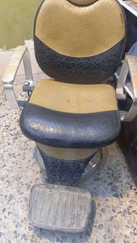 كرسي حلاقة • شغال • مع قفل