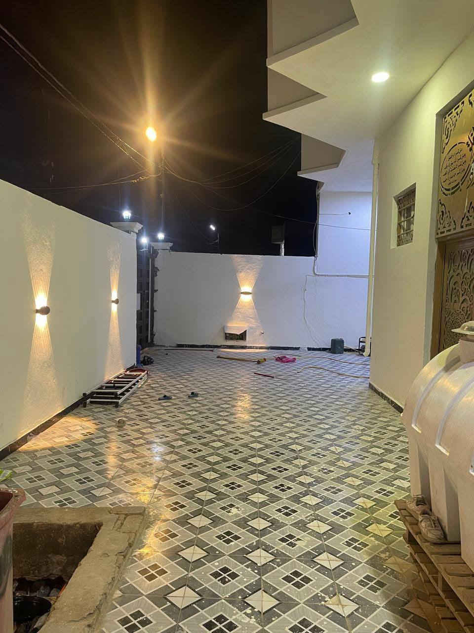 🏡 دار سكن للبيع – بناء حديث 2025
📍 مجمع حيدر حجي هندي النموذجي – حي الجامعة
✅️ بلوك رقم :  ( 4 )

📐 مساحة الدار: 300 متر
📏 واجهة الدار: 14 متر

تفاصيل الدار:  طابقين 

3 غرف نوم
 استقبال
مطبخ 
صالة عدد 2
عدد 4 مجموعات صحية
كراج سيارة واسع 

✨ موقع مميز داخل مجمع منظّم وهادئ

🔲  للاستفسار مراسلة الصفحة 
📞 اوالاتصال على الأرقام الآتية

***********
***********
***********

🏢 أو زيارة مكتبنا:
مكتب سيد نجاح العذاري  العقار والمقاولات العامة
📍 حي المعلمين – الشارع الخدمي– مقابل إسطنبول مول
