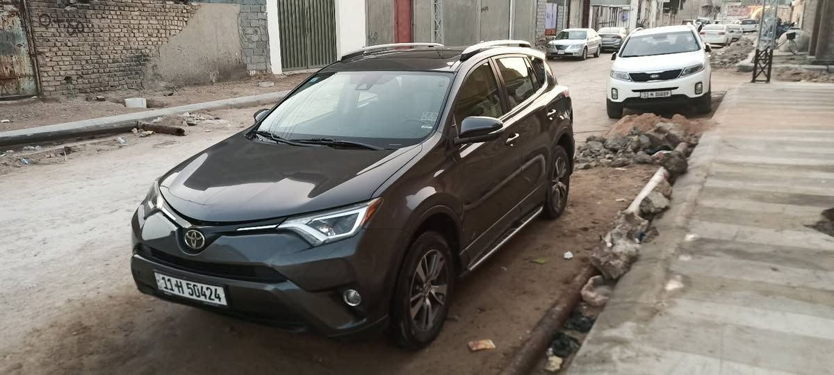 راف 4 موديل 2018
مواصفات XLE
‏لون رصاصي وارد امريكي
‏ضررها موضح بالسونار 
‏المواصفات
‏كامره 
‏رادار امامي 
‏تحديد مسار
‏تحديد سرعه
‏فول تحكمات ستيرن
‏ثلاث وضعيات قياده 
‏نظام ايكو
‏
‏مكان السياره الفلوجه 
‏السعر 187
‏***********
‏
