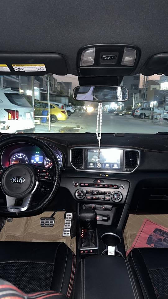 السلام عليكم سياره للبيع سبورتج موديل 2020 السياره حادثها 3قطع صبغ مع واحد تبديل بدون ايرباك ولا دواخل  كفاله مكينه و كير و شواصي و لغود السعر 165 للاستفسار رقم ***********
